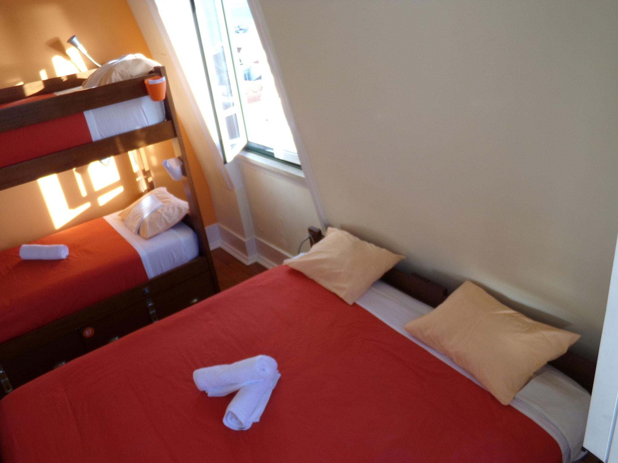 Lisb'On Hostel Lisbon Exterior photo